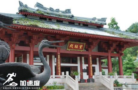 成(cheng)都拓展(zhan)基地：大(da)邑鶴鳴山(shān)山(shān)涯營(ying)拓展(zhan)訓練基地